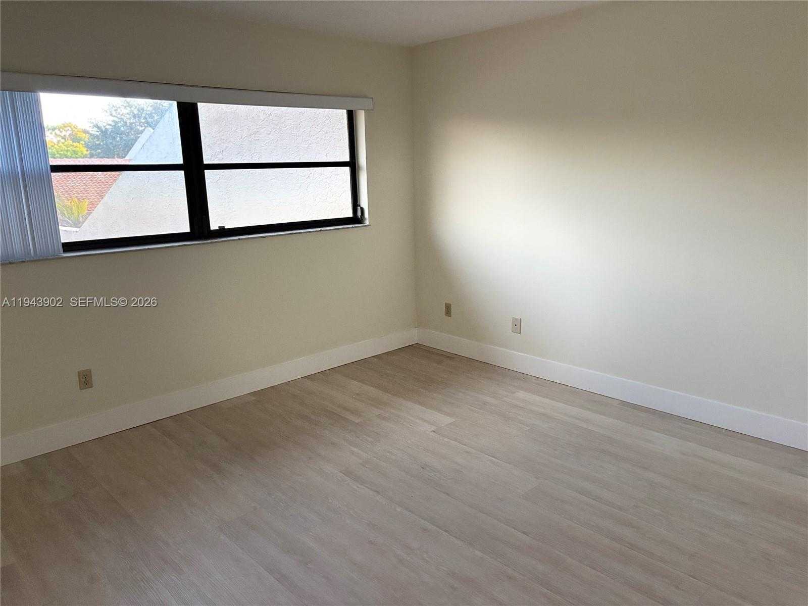 Small Image of 8589 SOUTH WEST 115 PL, Miami Number 20