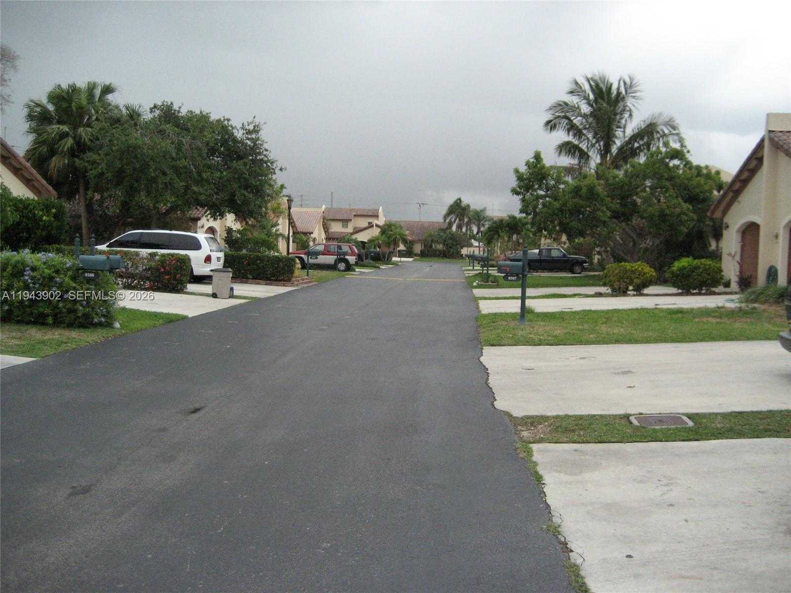 Small Image of 8589 SOUTH WEST 115 PL, Miami Number 30