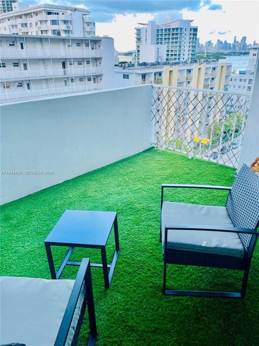 Small Image of 1331 LINCOLN RD #1004, Miami Beach Number 3