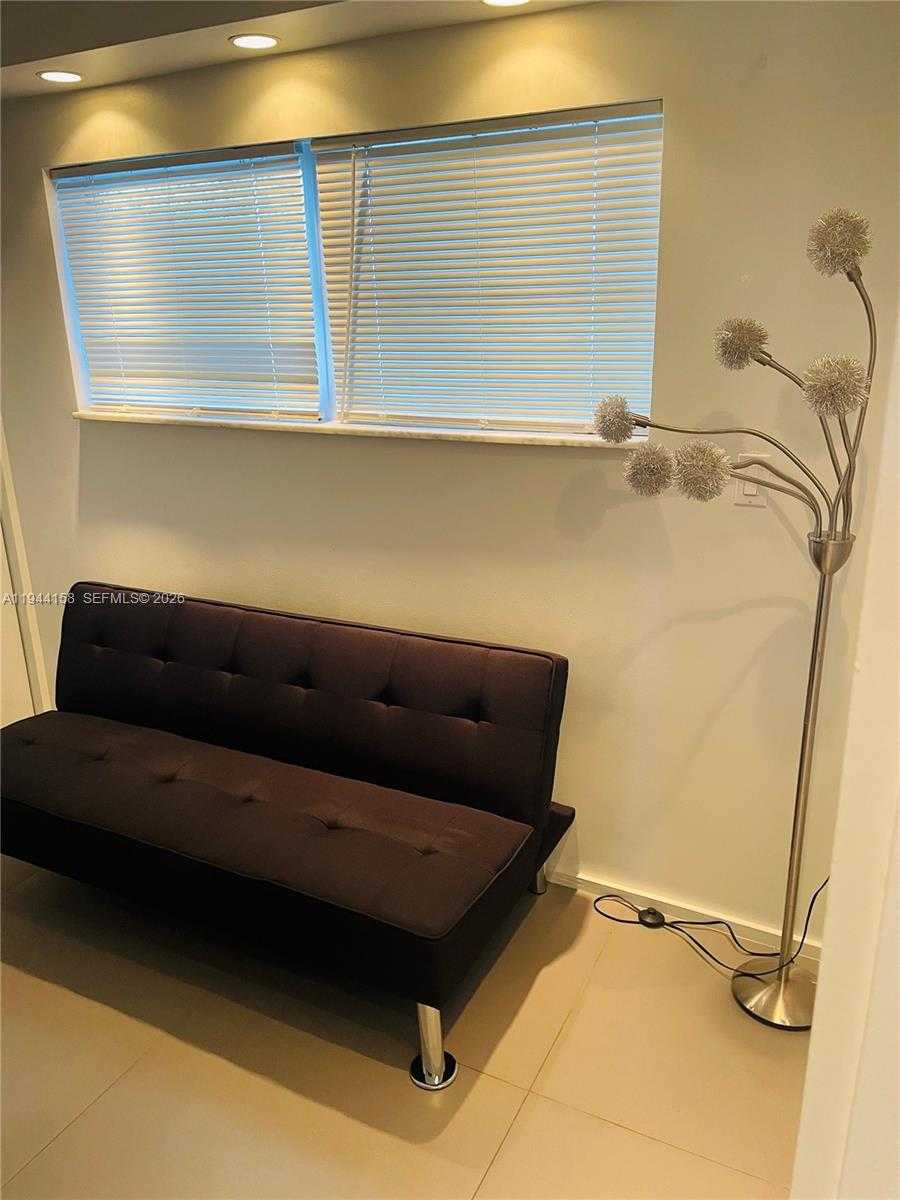 Small Image of 1331 LINCOLN RD #1004, Miami Beach Number 5