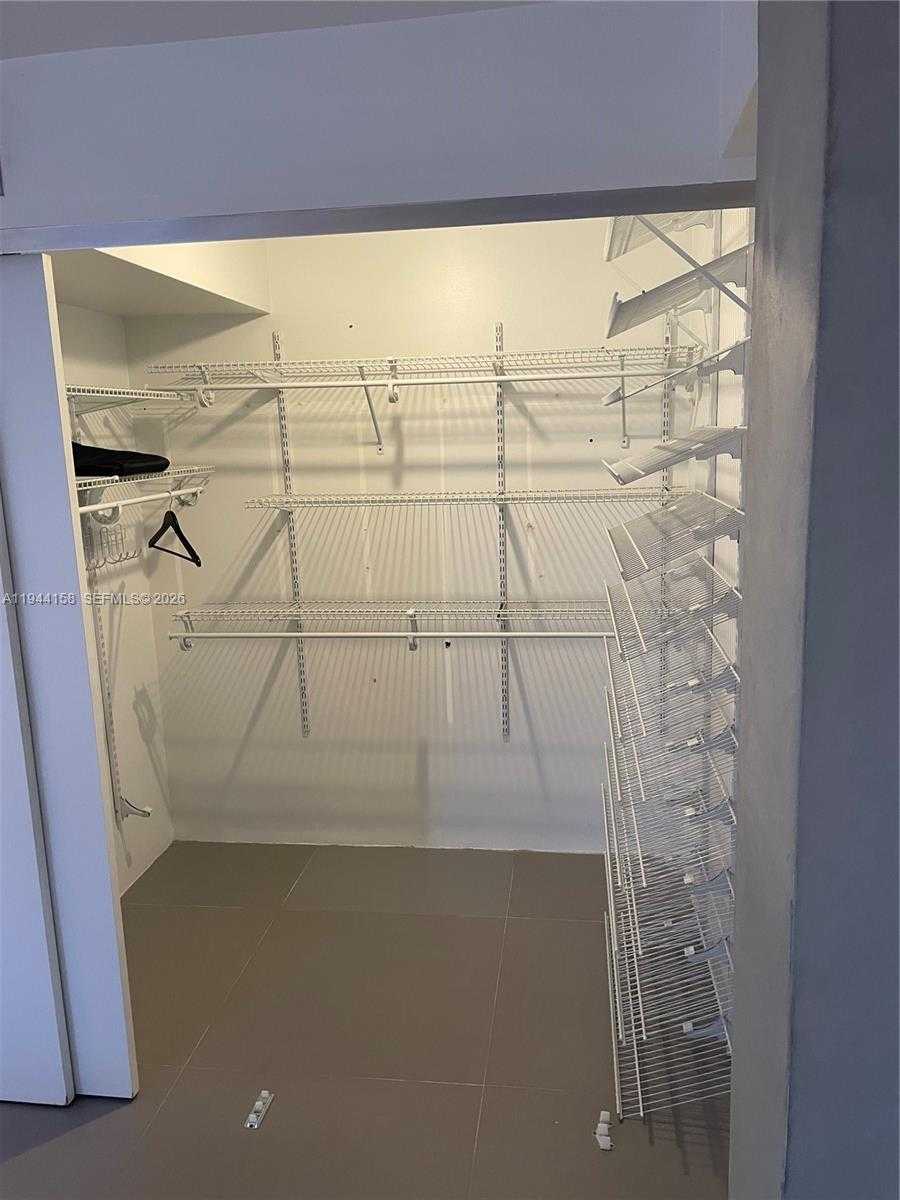 Small Image of 1331 LINCOLN RD #1004, Miami Beach Number 7