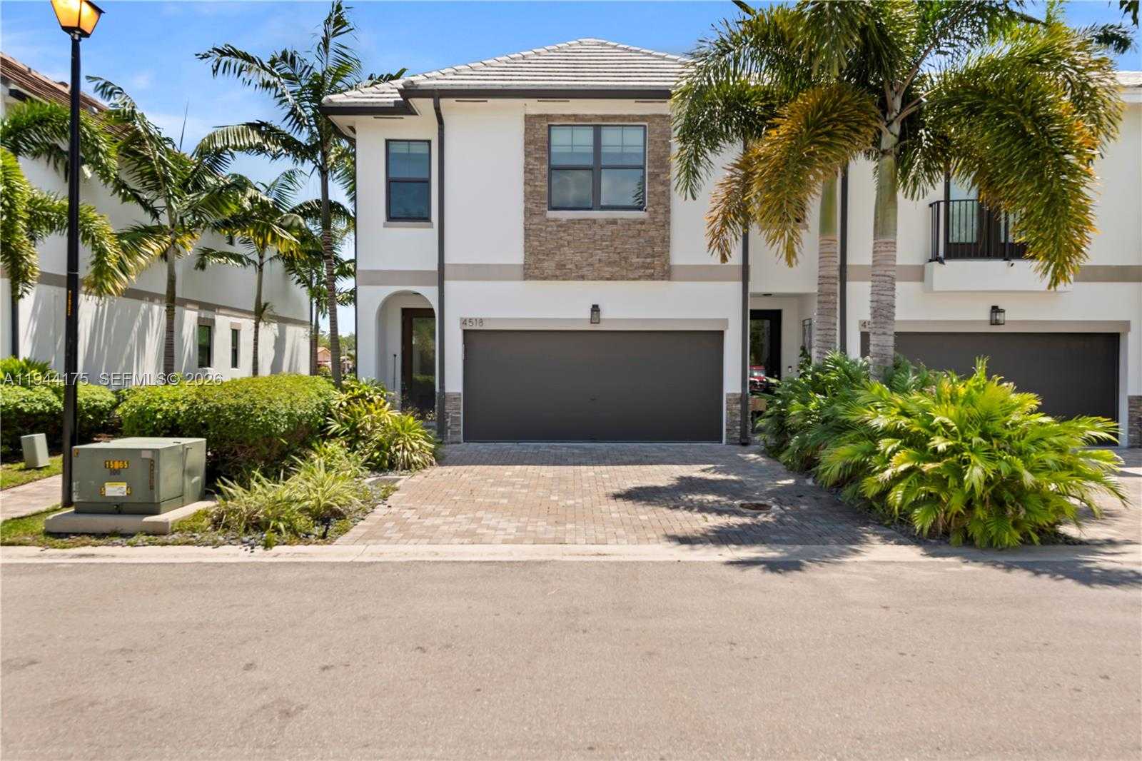 Small Image of 4518 EAST AQUA BELLA LN #4518, Dania Beach Number 18
