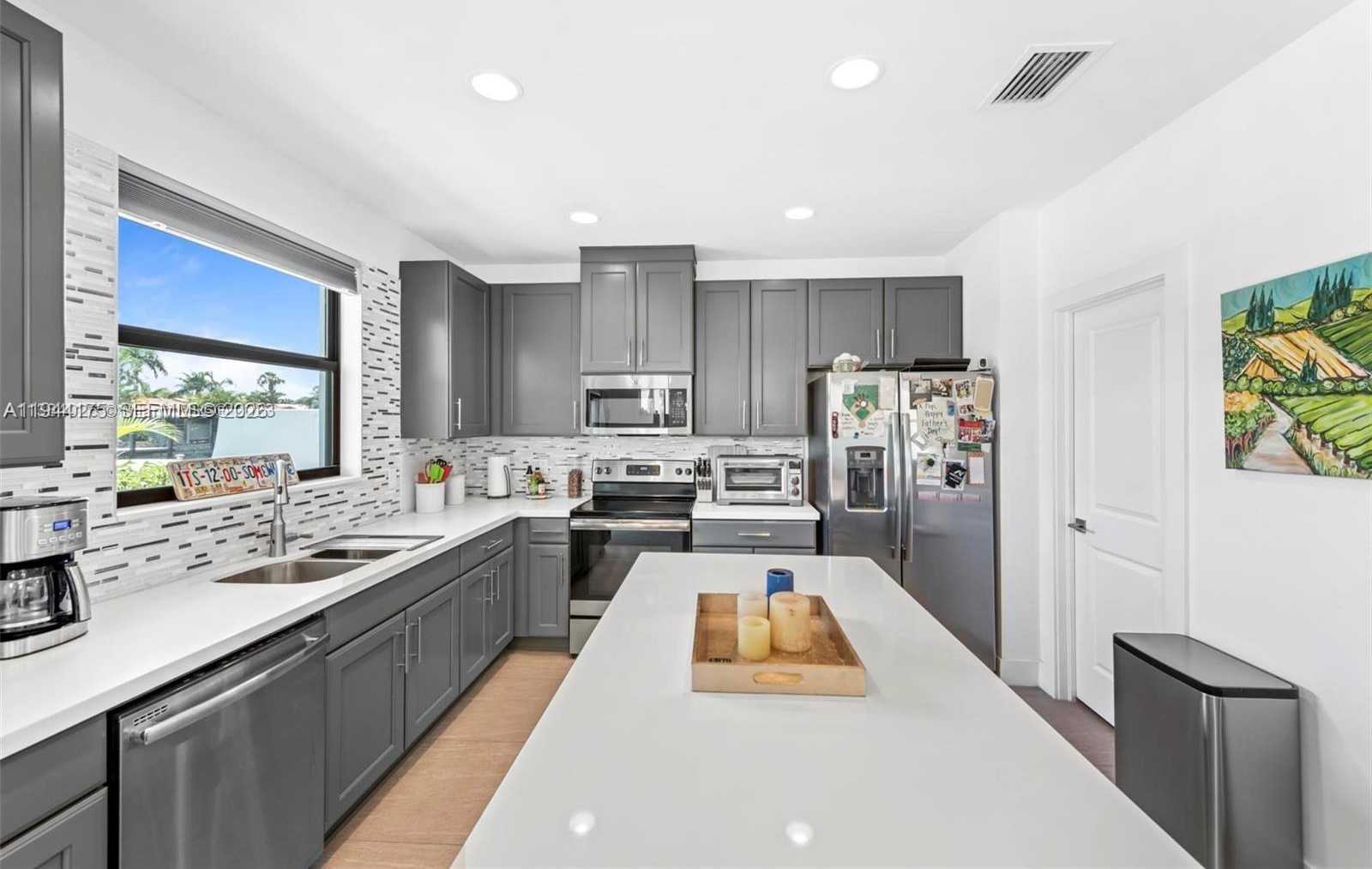 Small Image of 4518 EAST AQUA BELLA LN #4518, Dania Beach Number 3