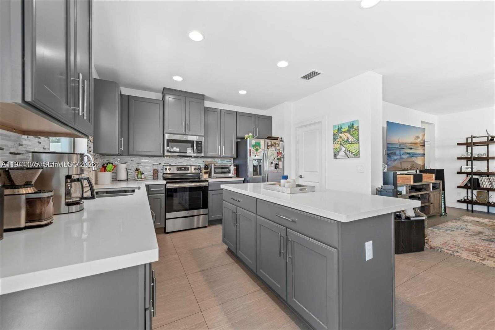 Small Image of 4518 EAST AQUA BELLA LN #4518, Dania Beach Number 4