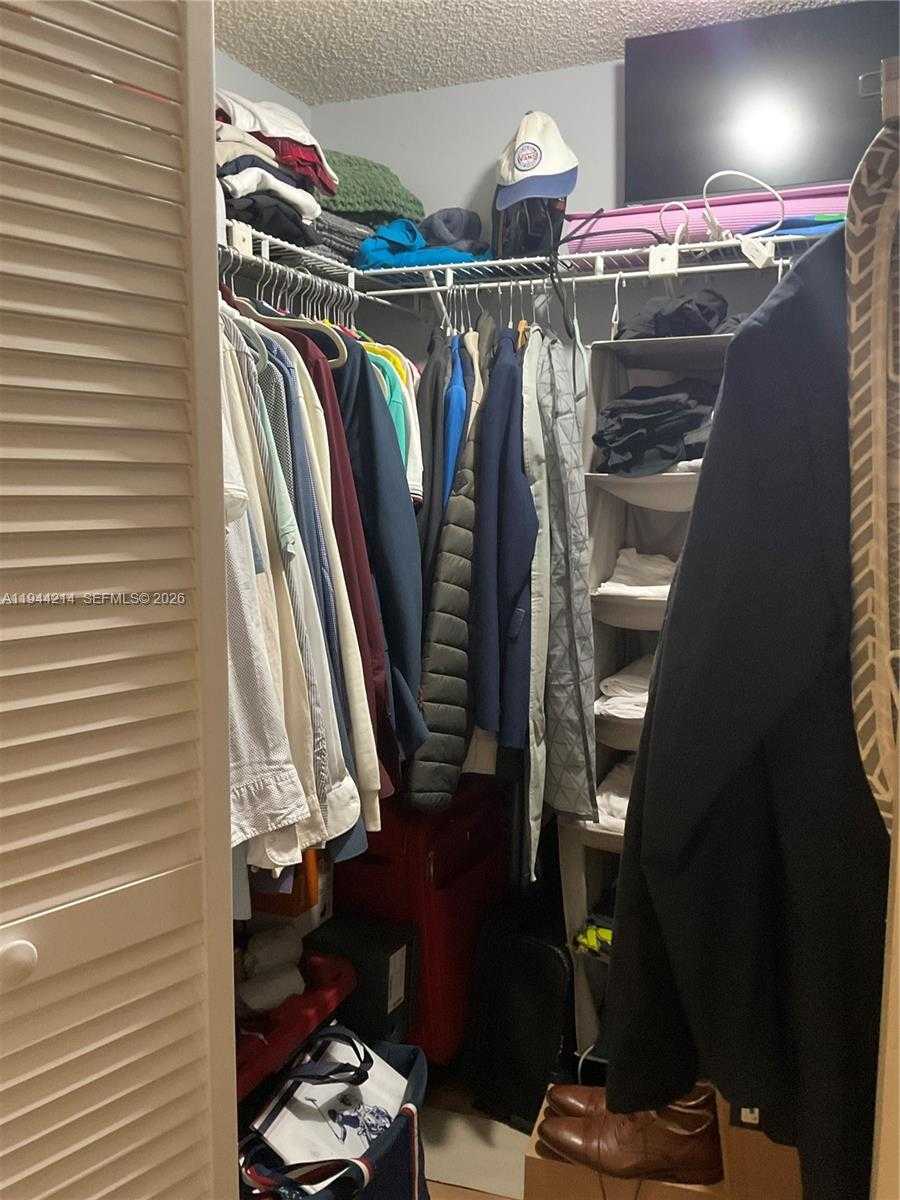 Small Image of 1390 OCEAN DR #404, Miami Beach Number 30