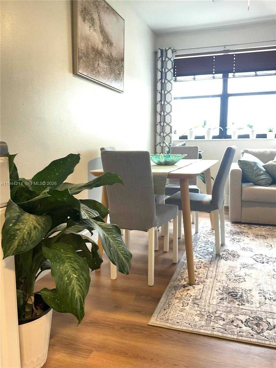 Small Image of 1390 OCEAN DR #404, Miami Beach Number 8