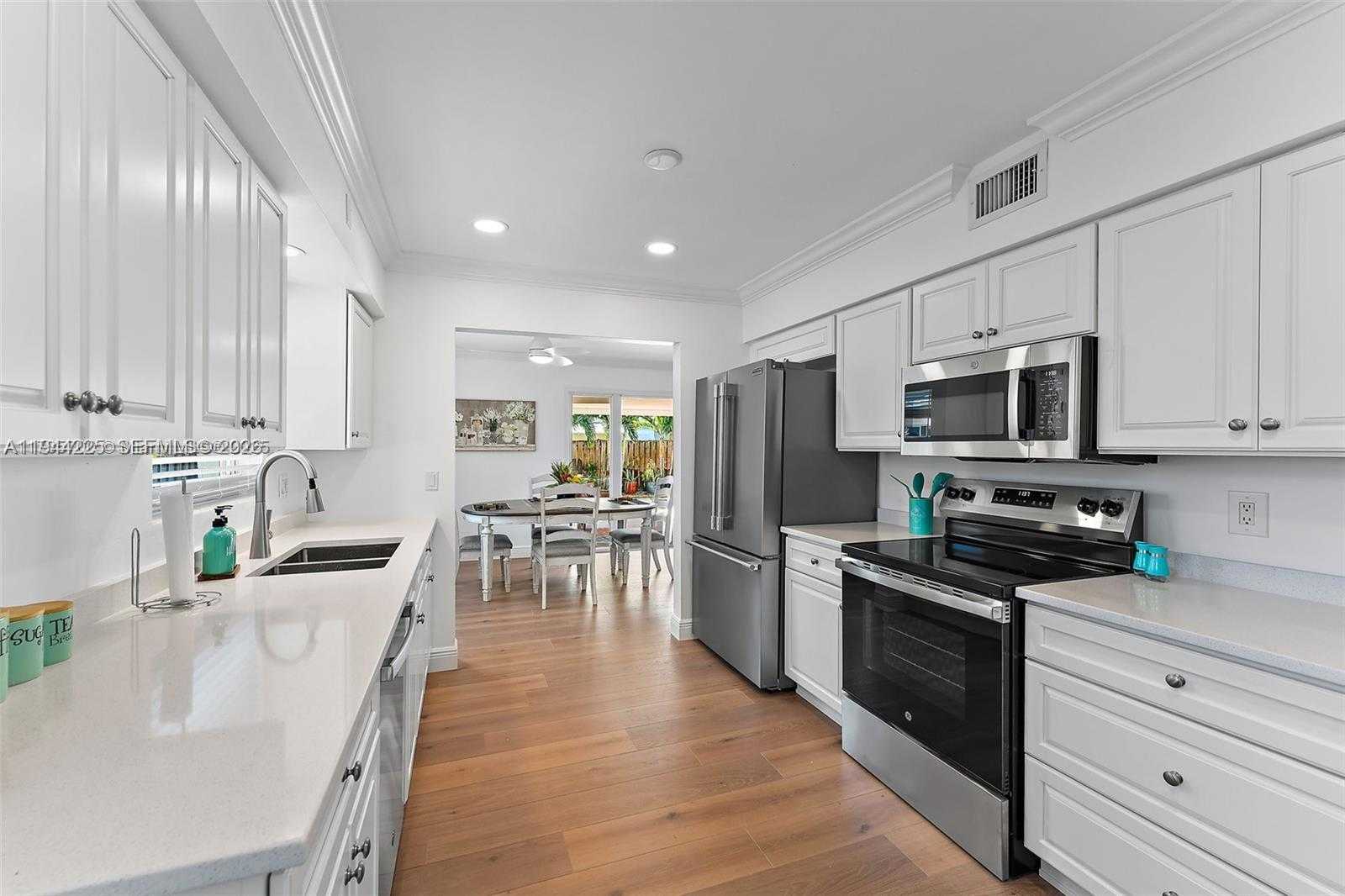 Small Image of 324 TEQUESTA, Tequesta Number 12