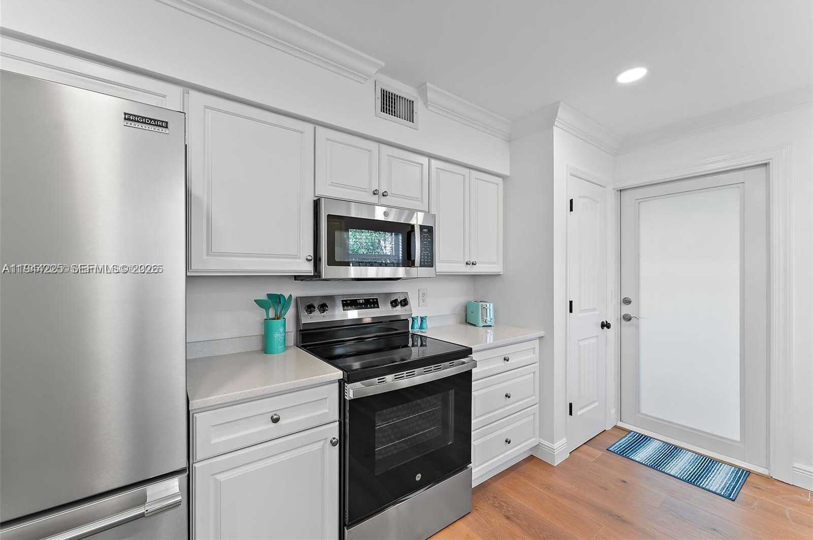 Small Image of 324 TEQUESTA, Tequesta Number 13