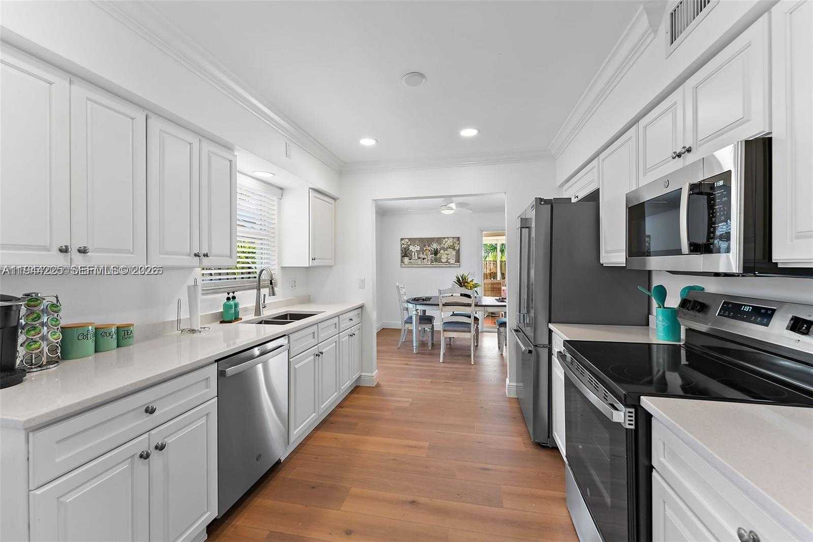 Small Image of 324 TEQUESTA, Tequesta Number 14