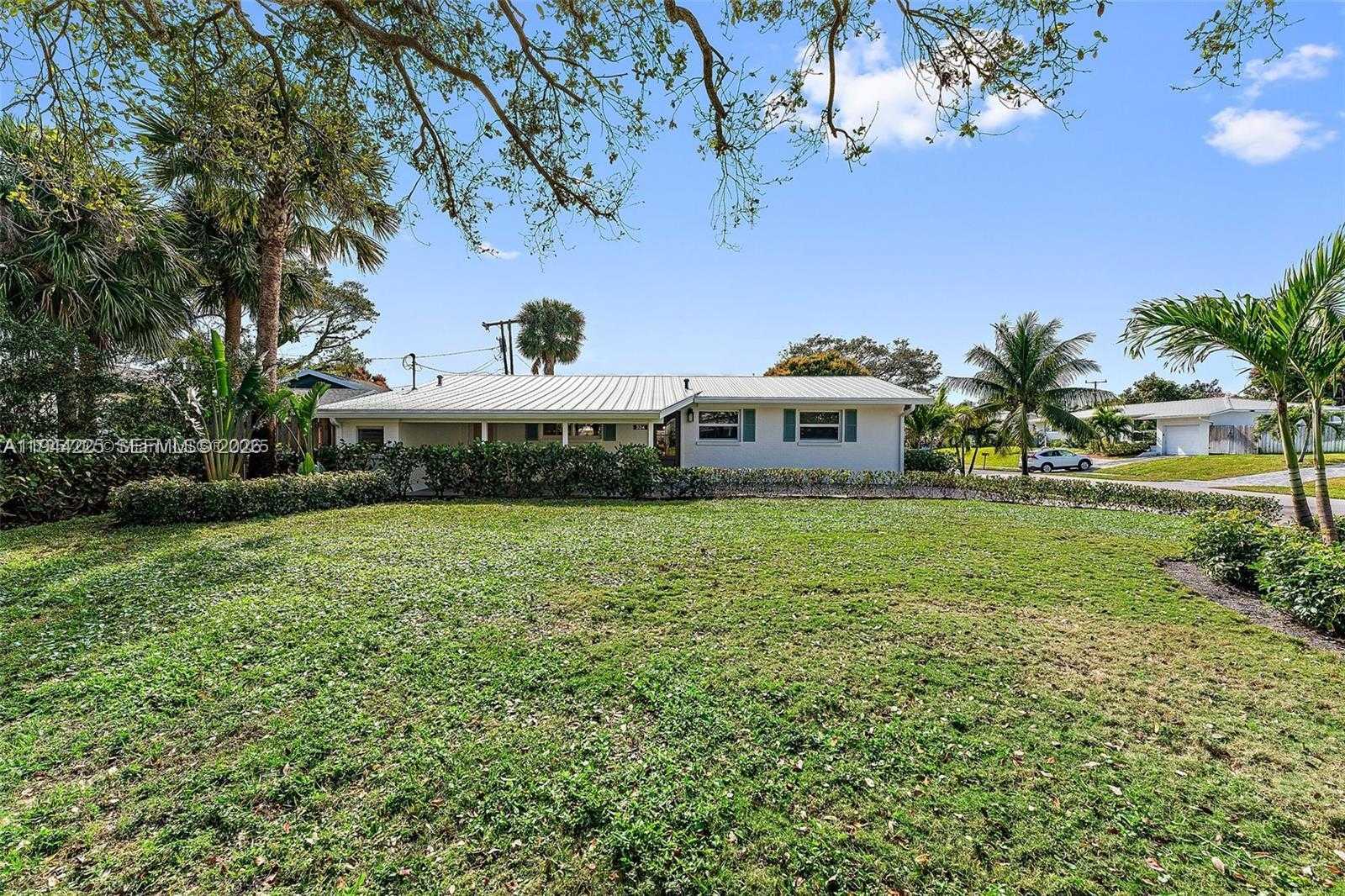Small Image of 324 TEQUESTA, Tequesta Number 2