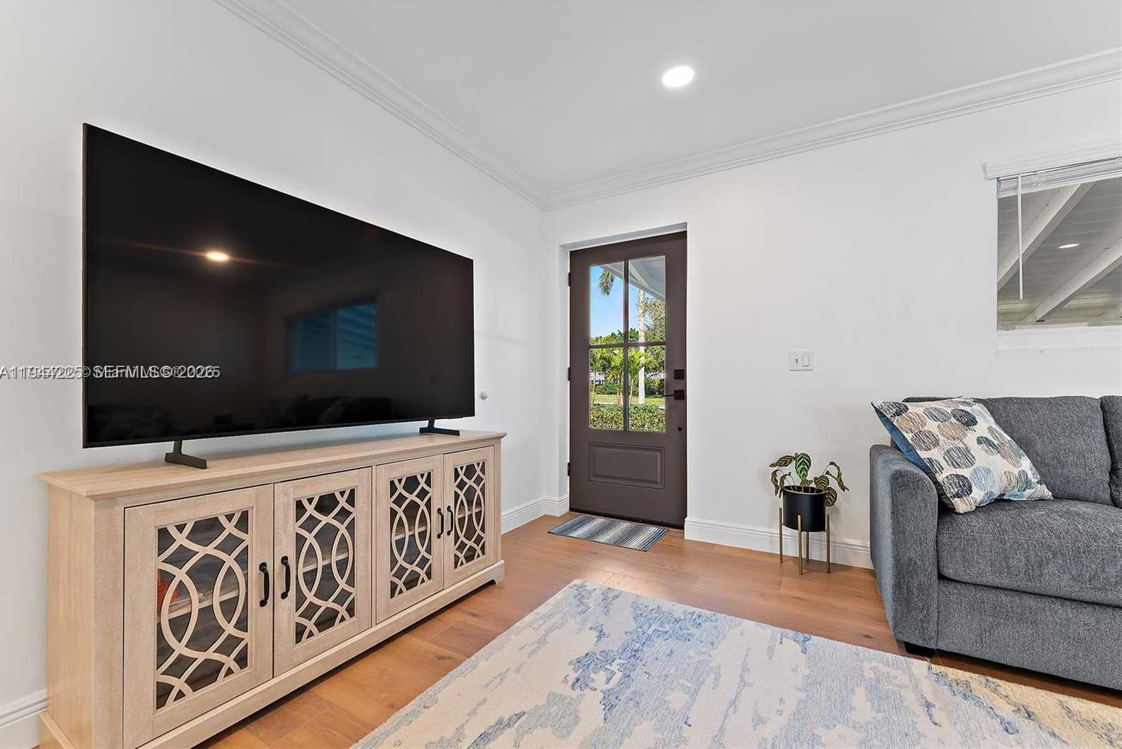 Small Image of 324 TEQUESTA, Tequesta Number 6