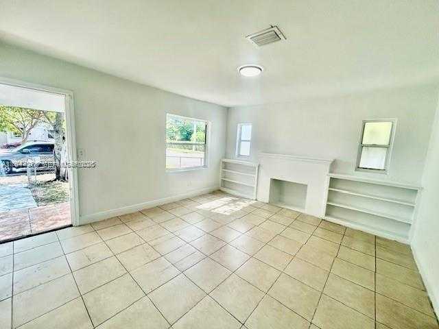 Small Image of Miami Number 3