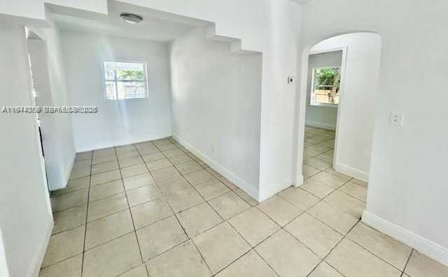 Small Image of Miami Number 4