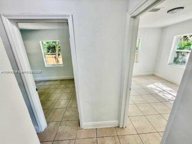 Small Image of Miami Number 5