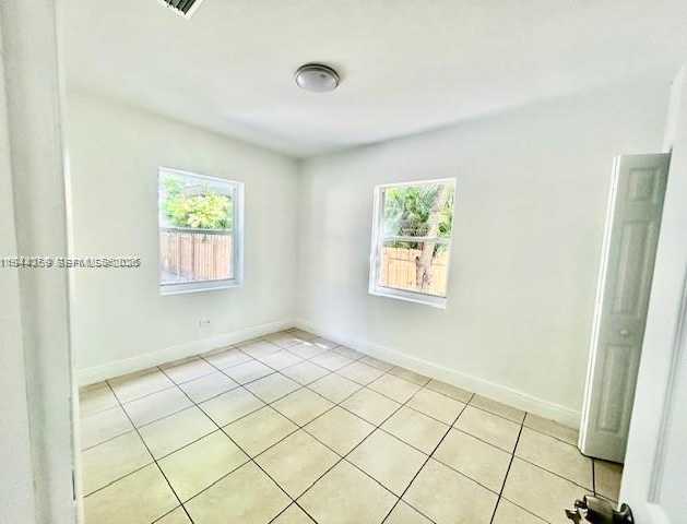 Small Image of Miami Number 7