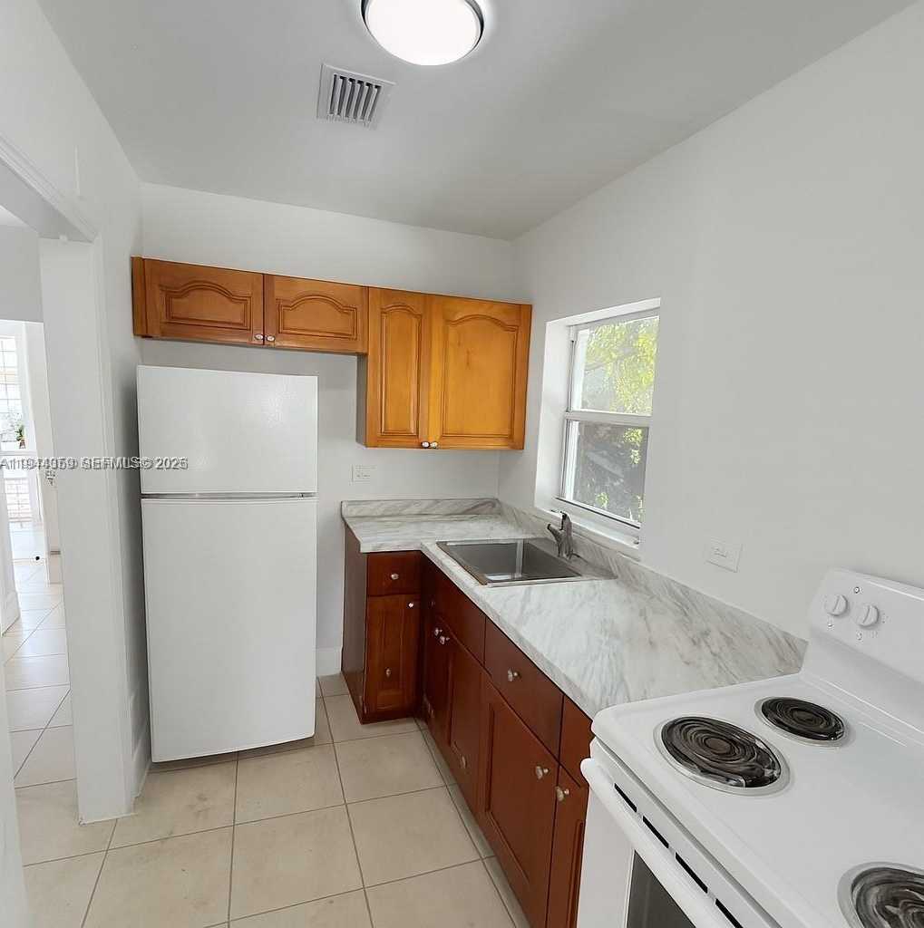 Small Image of Miami Number 8