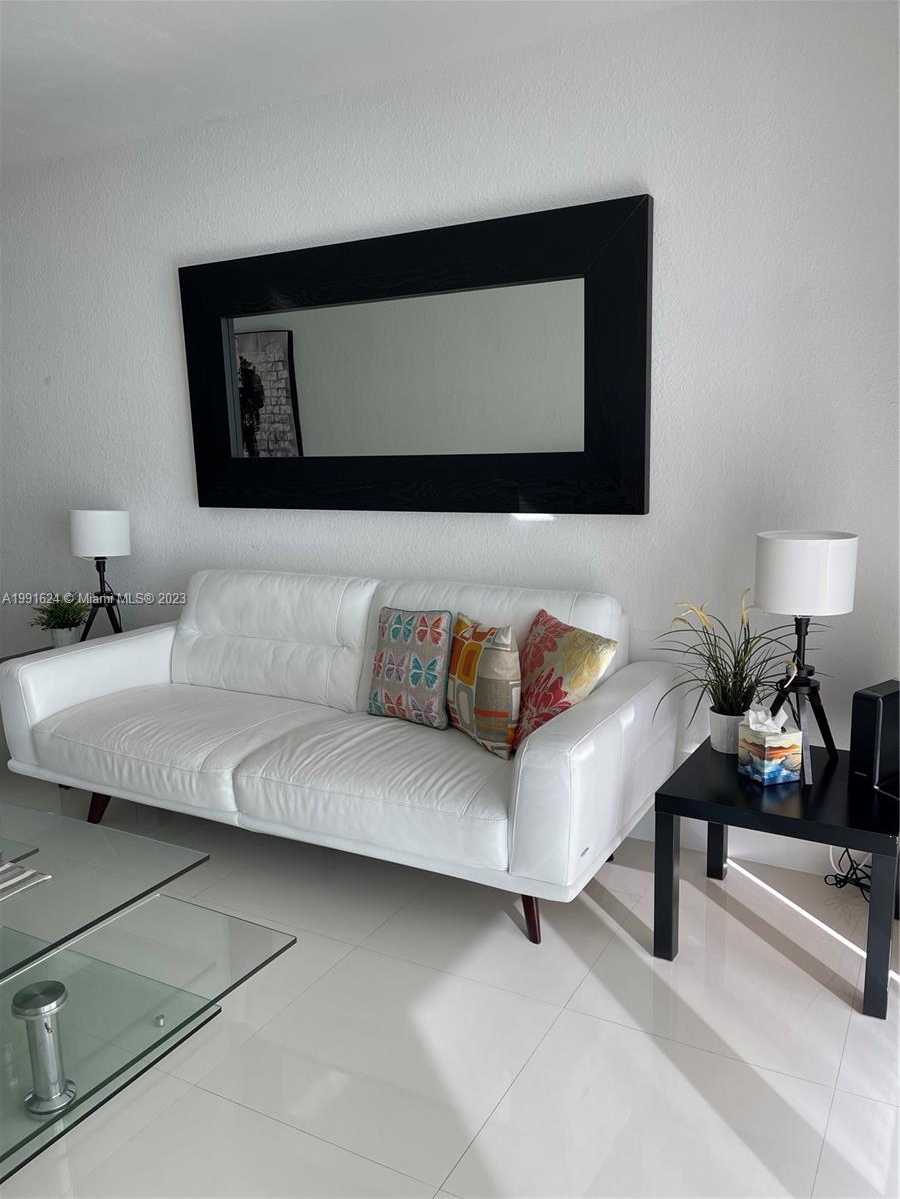 Small Image of 3801 S Ocean Dr, Hollywood, FL 33019, USA Number 6