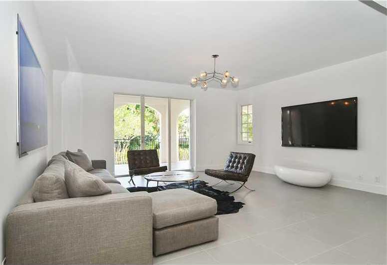 Small Image of 19114 Fisher Island Dr, Miami Beach, FL 33109, USA Number 4