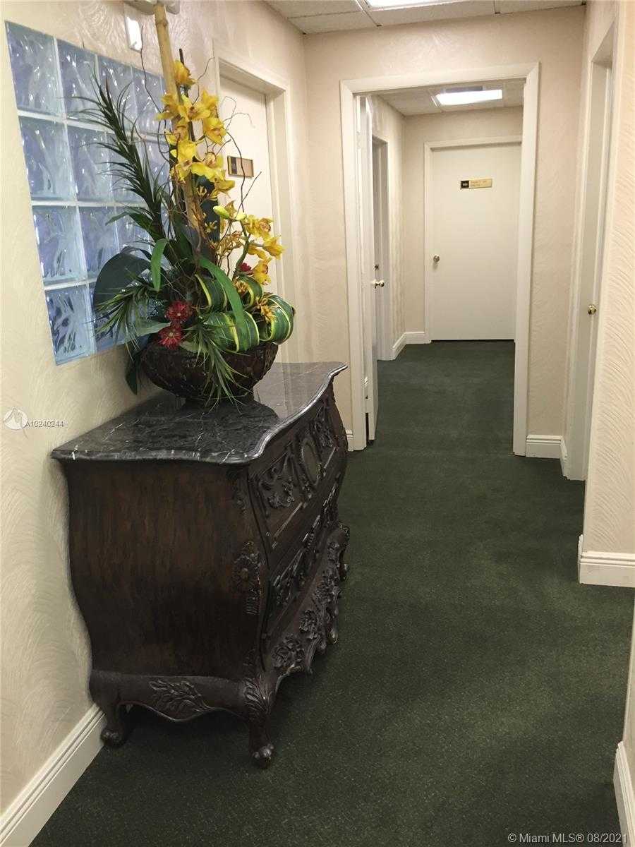 Small Image of 2455 HOLLYWOOD BLVD, Hollywood Number 12