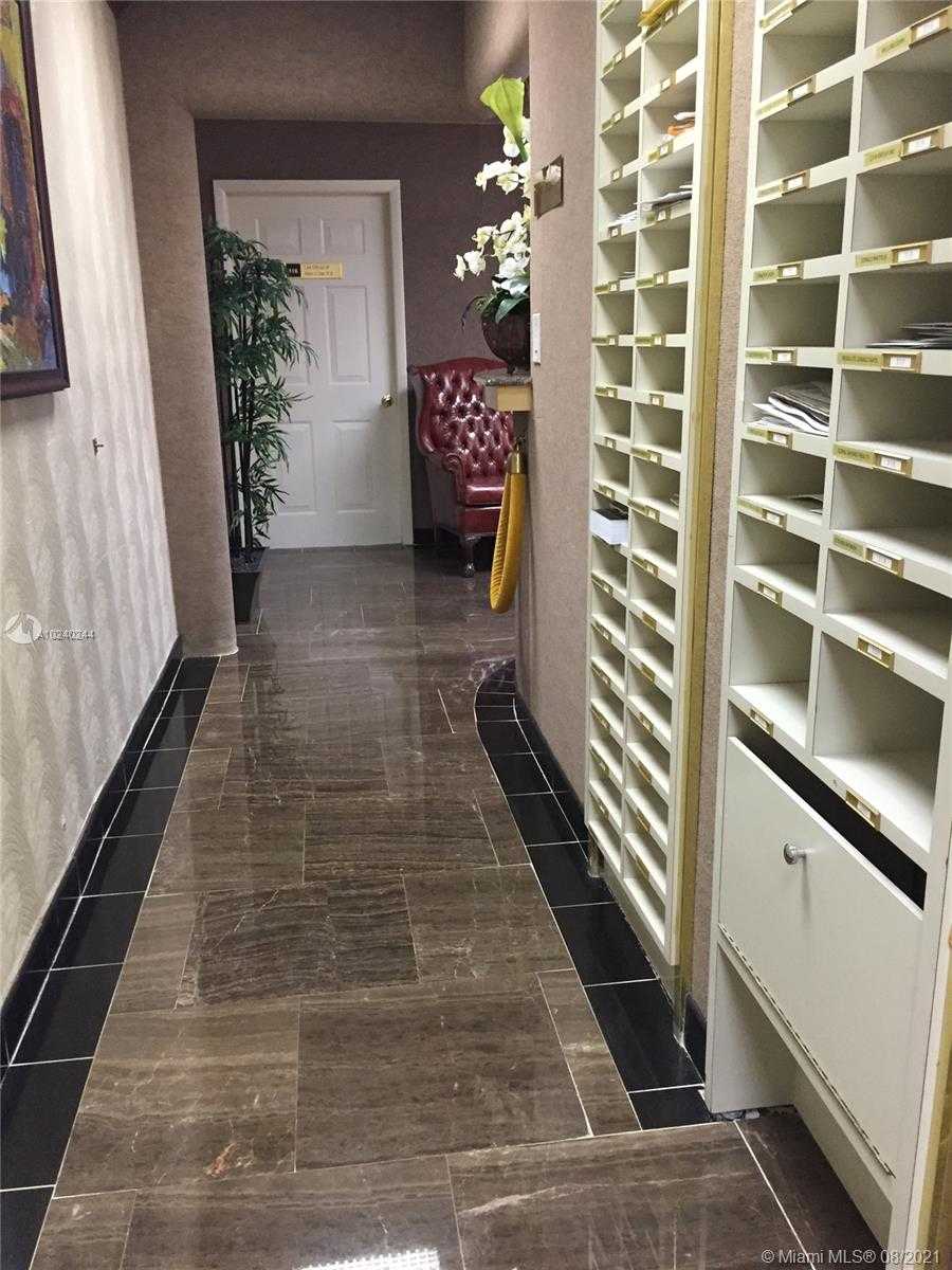 Small Image of 2455 HOLLYWOOD BLVD, Hollywood Number 13