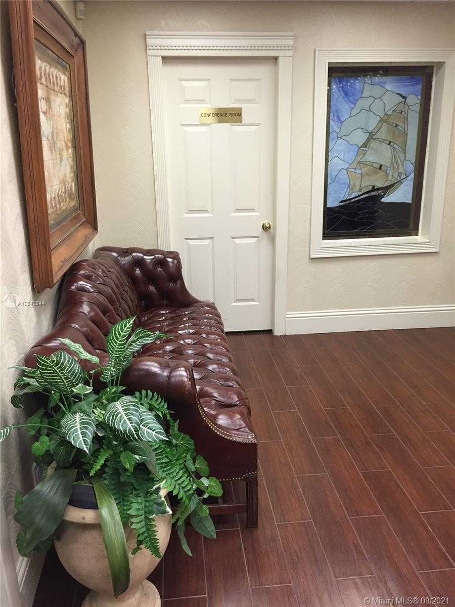 Small Image of 2455 HOLLYWOOD BLVD, Hollywood Number 15
