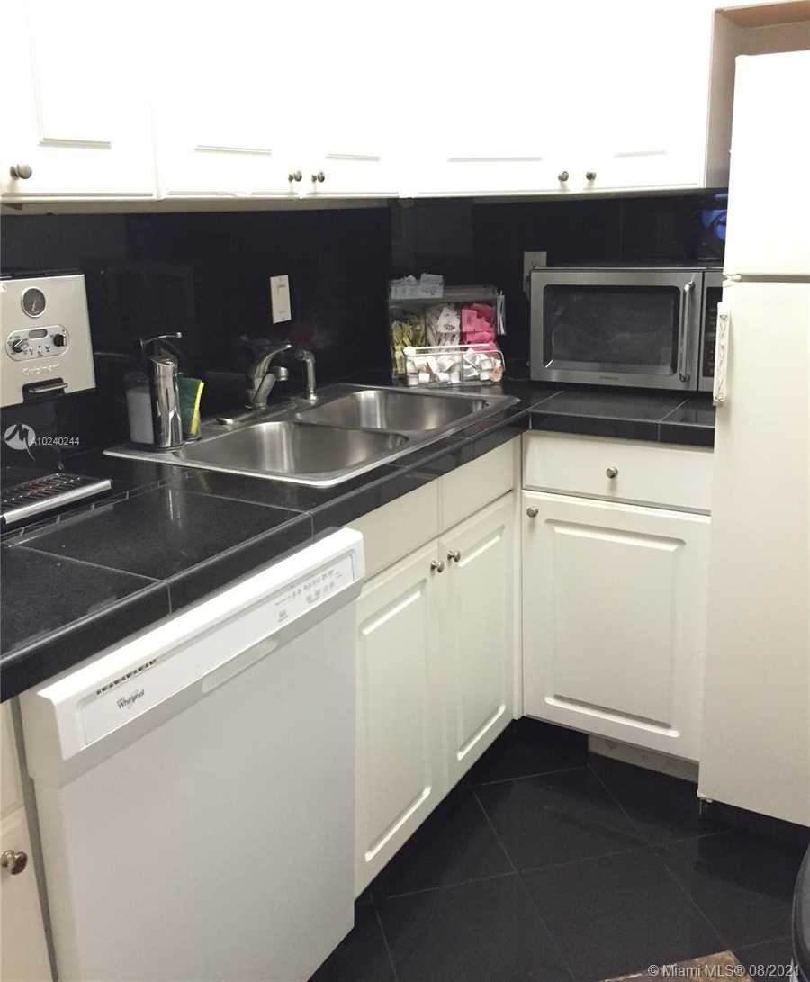 Small Image of 2455 HOLLYWOOD BLVD, Hollywood Number 22