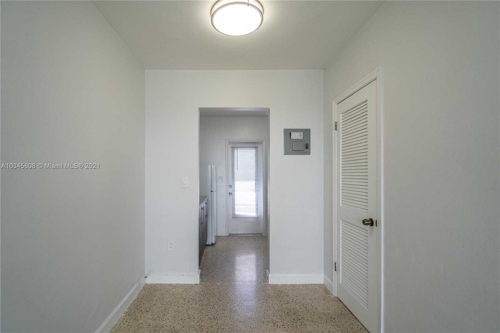 Small Image of 7746 Carlyle Ave, Miami Beach, FL 33141, USA Number 12