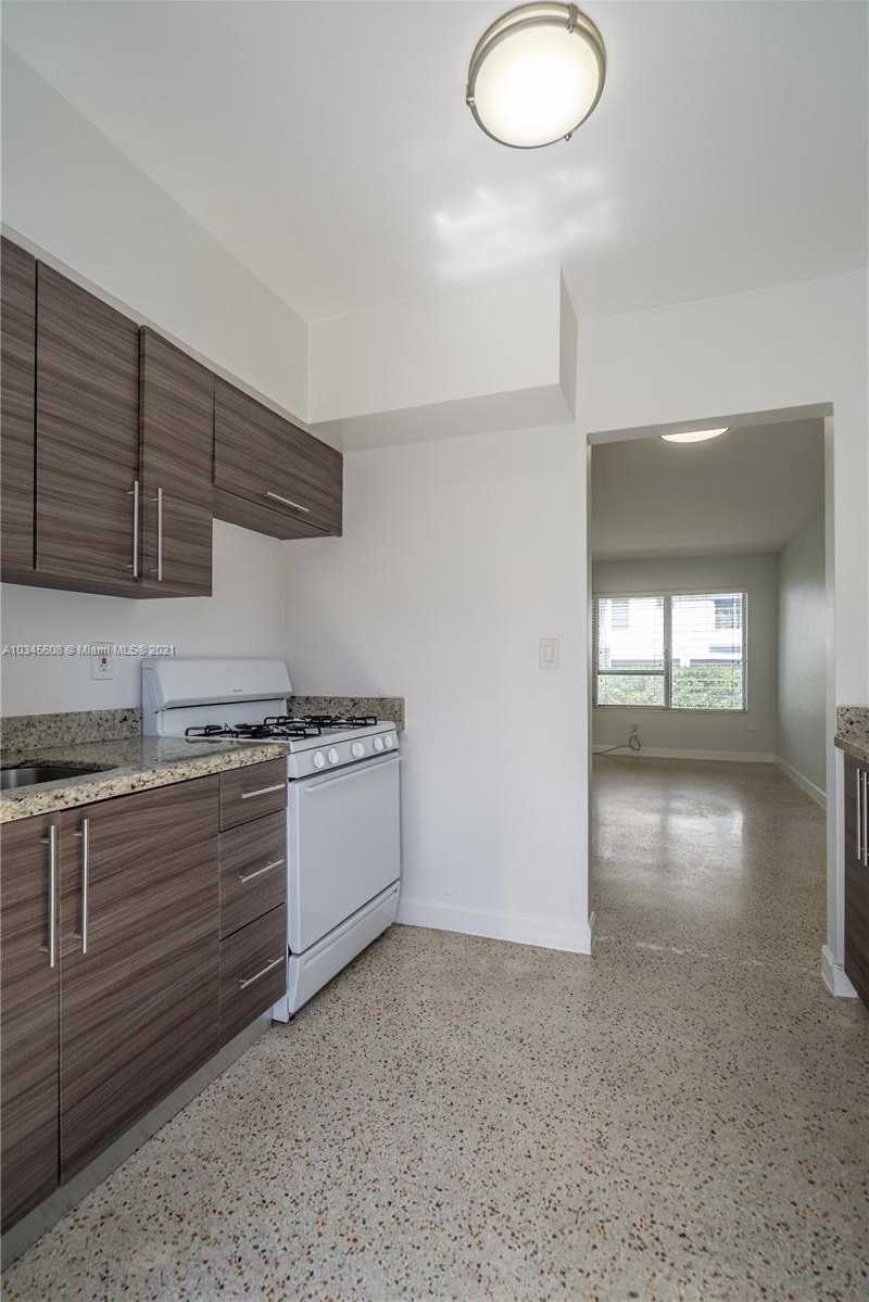 Small Image of 7746 Carlyle Ave, Miami Beach, FL 33141, USA Number 13