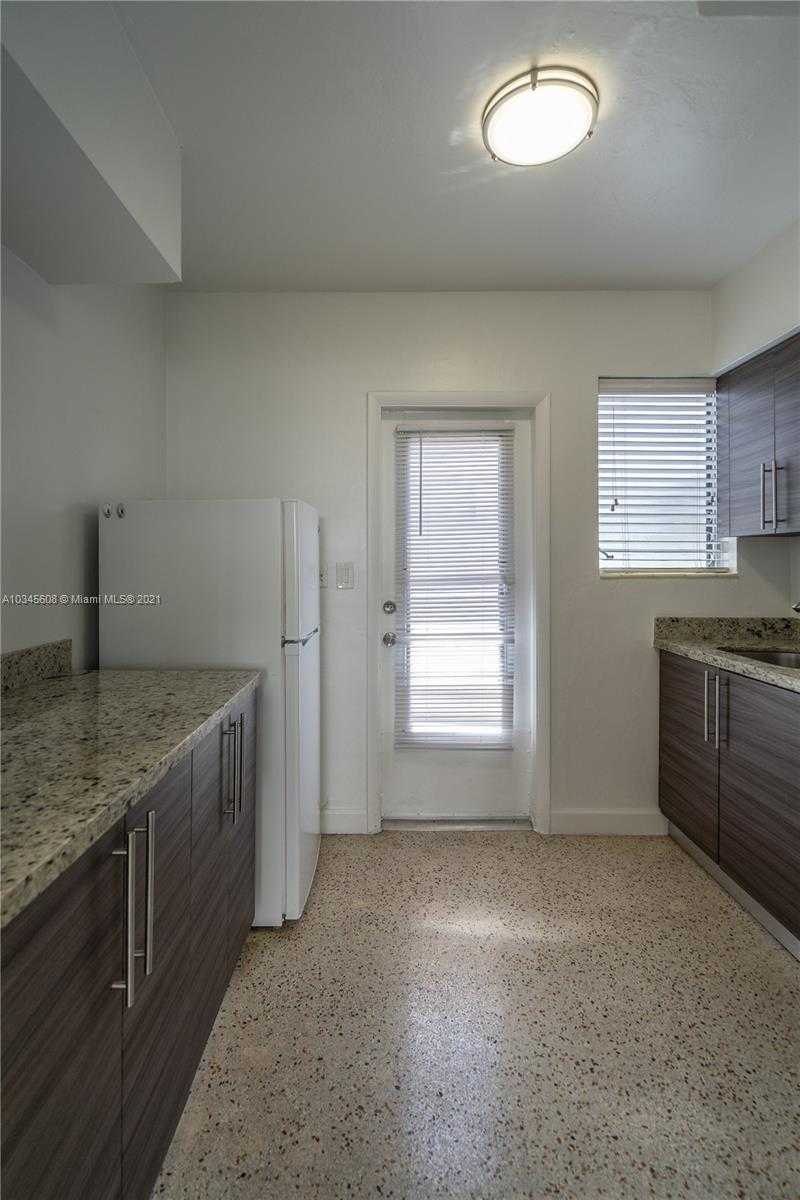 Small Image of 7746 Carlyle Ave, Miami Beach, FL 33141, USA Number 14
