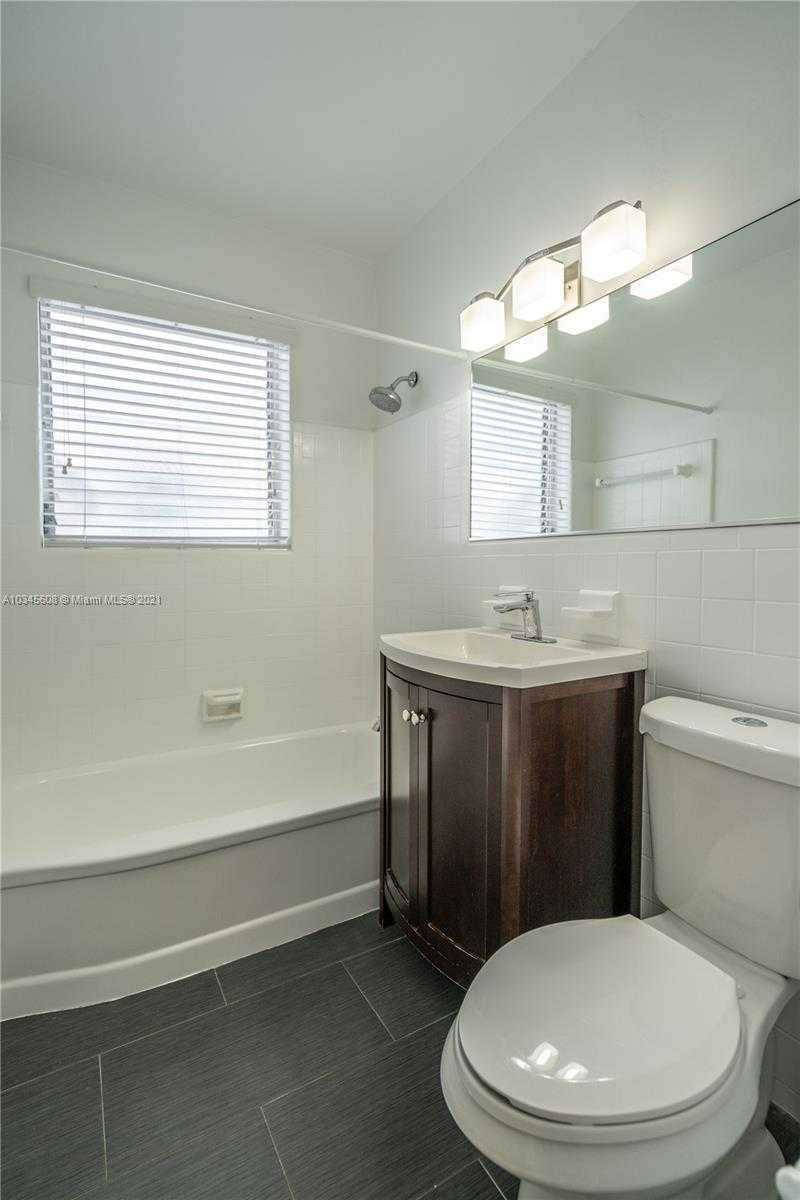 Small Image of 7746 Carlyle Ave, Miami Beach, FL 33141, USA Number 16