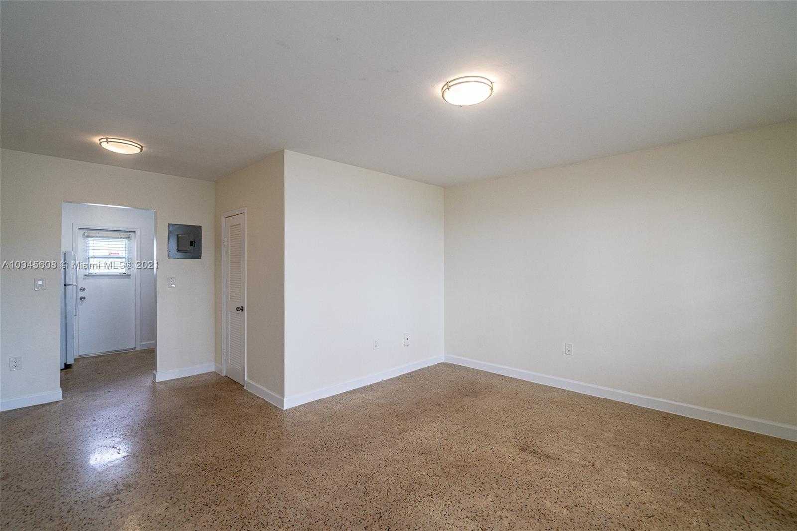Small Image of 7746 Carlyle Ave, Miami Beach, FL 33141, USA Number 17