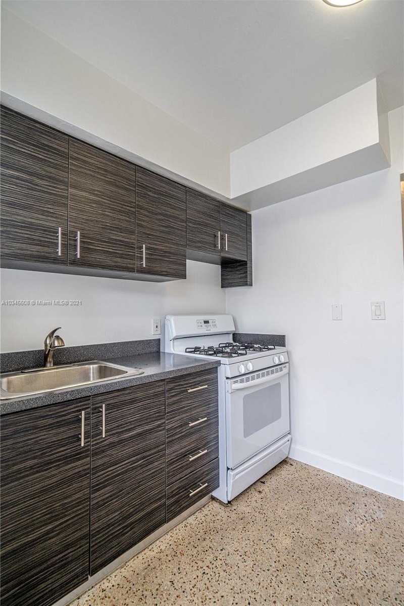 Small Image of 7746 Carlyle Ave, Miami Beach, FL 33141, USA Number 21