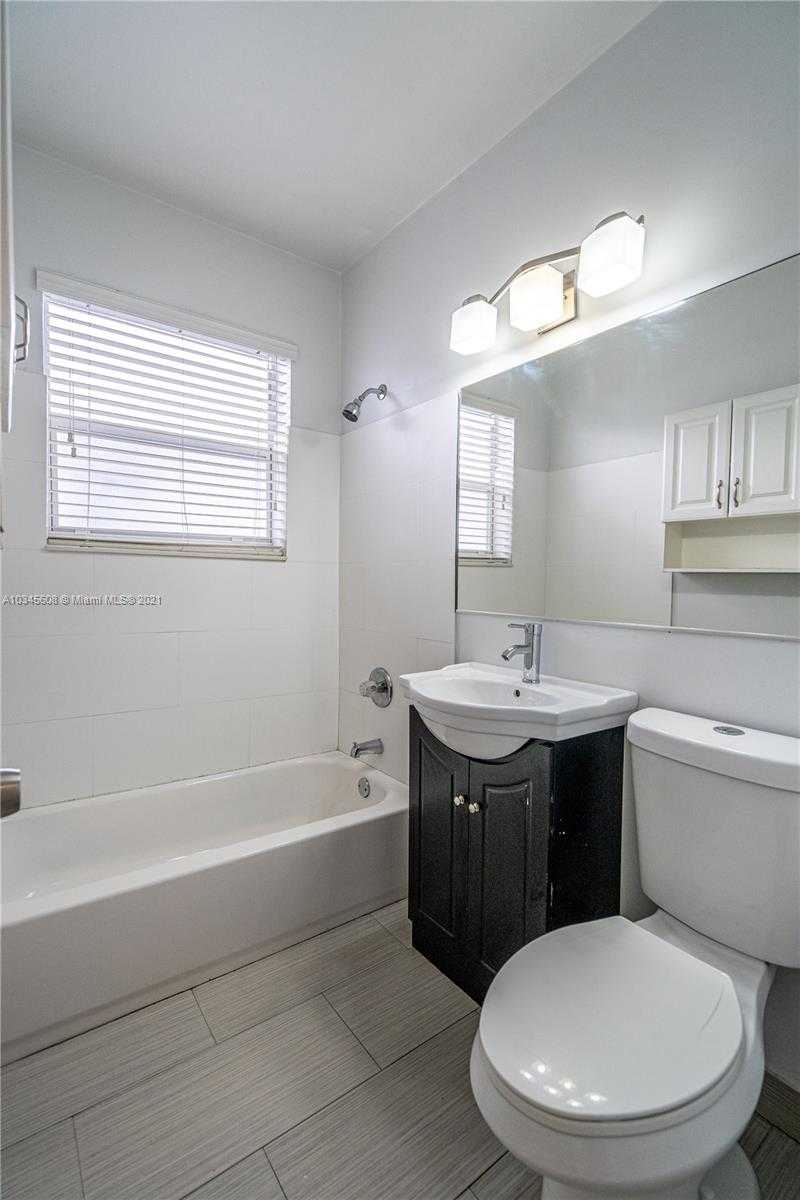 Small Image of 7746 Carlyle Ave, Miami Beach, FL 33141, USA Number 24