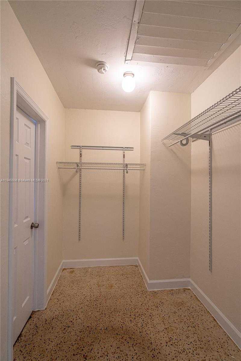 Small Image of 7746 Carlyle Ave, Miami Beach, FL 33141, USA Number 25