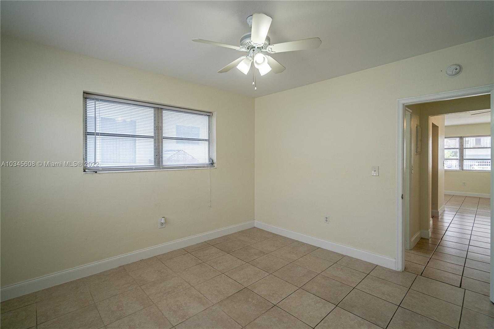 Small Image of 7746 Carlyle Ave, Miami Beach, FL 33141, USA Number 36