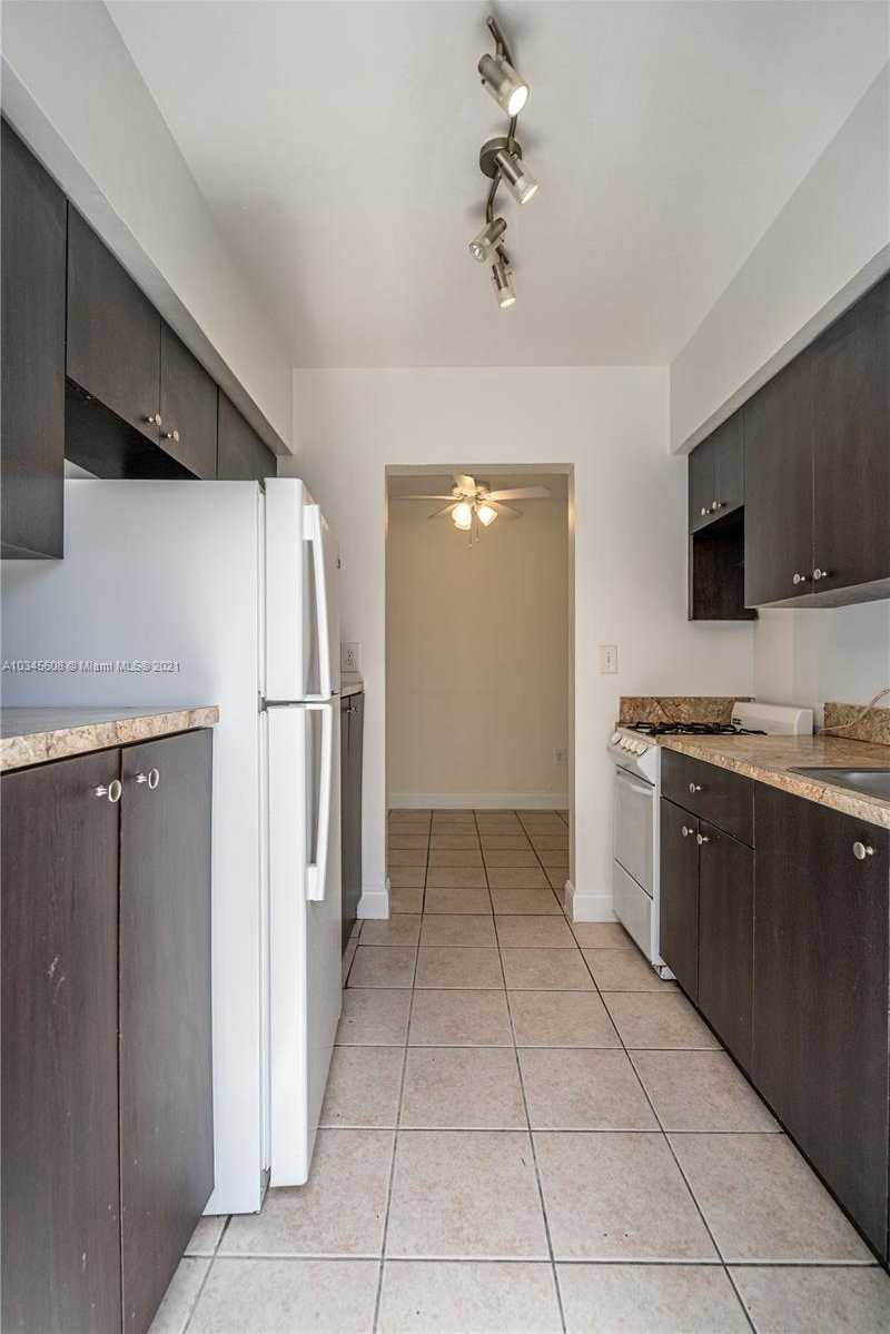 Small Image of 7746 Carlyle Ave, Miami Beach, FL 33141, USA Number 37