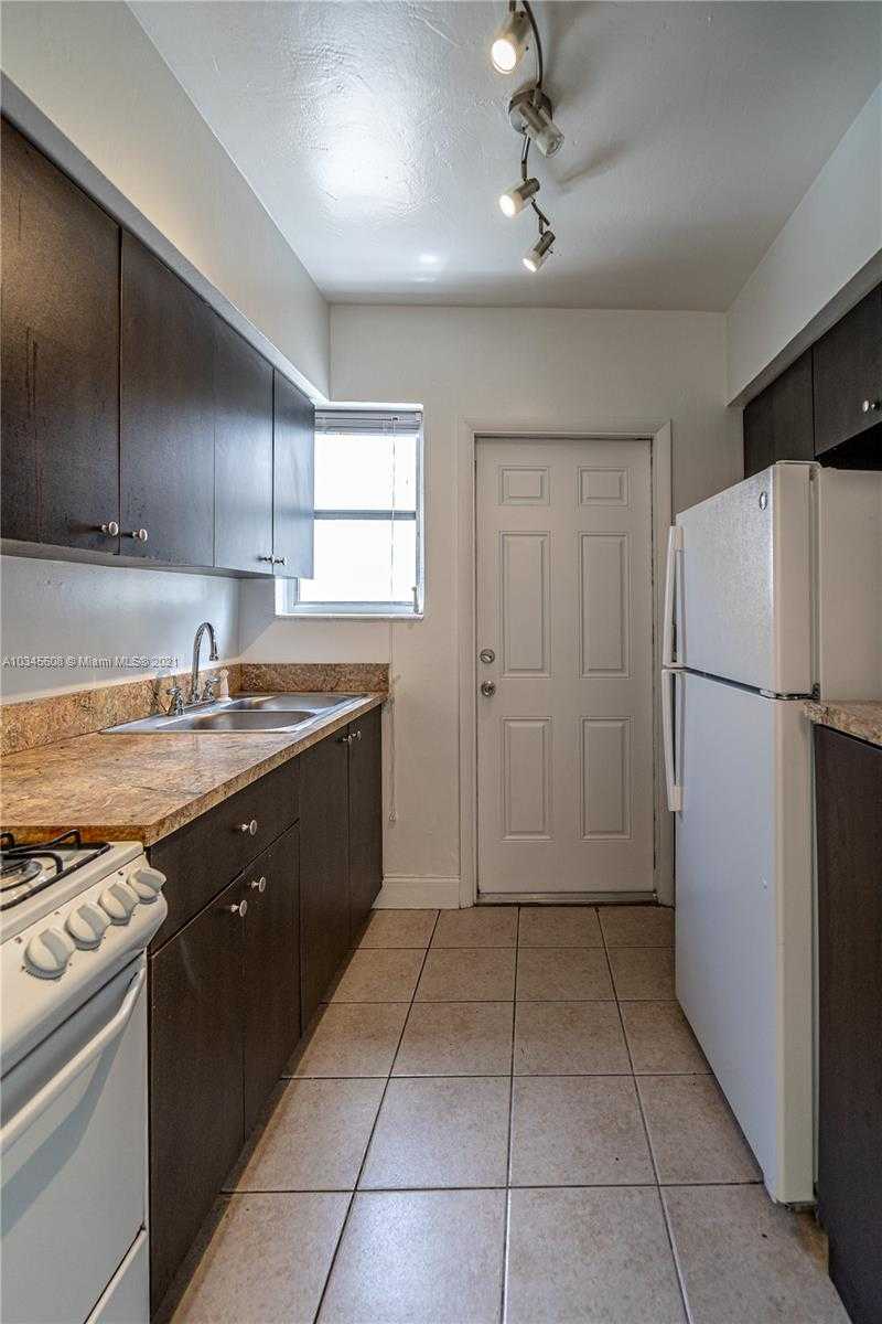 Small Image of 7746 Carlyle Ave, Miami Beach, FL 33141, USA Number 44