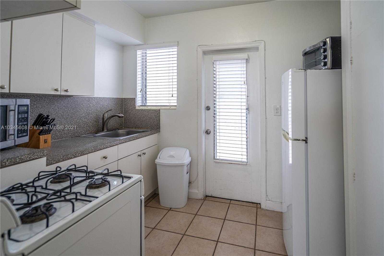 Small Image of 7746 Carlyle Ave, Miami Beach, FL 33141, USA Number 45