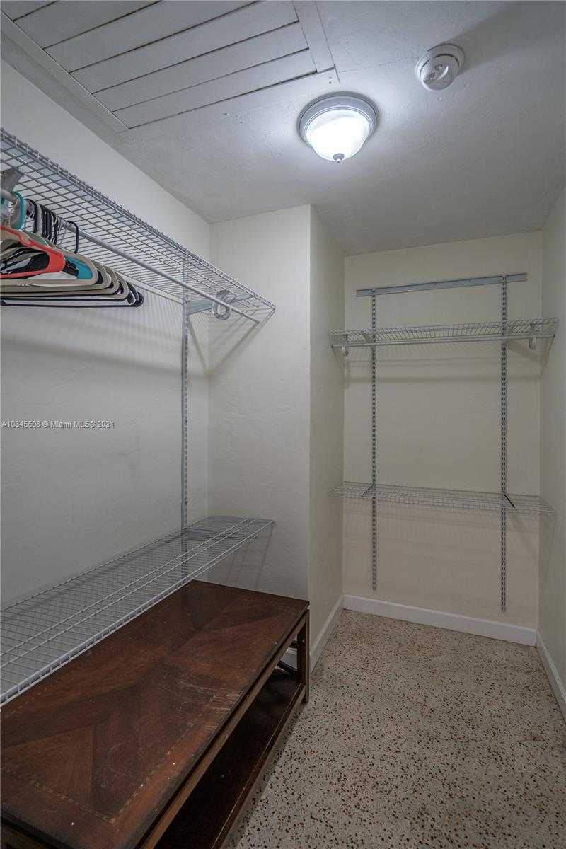 Small Image of 7746 Carlyle Ave, Miami Beach, FL 33141, USA Number 47
