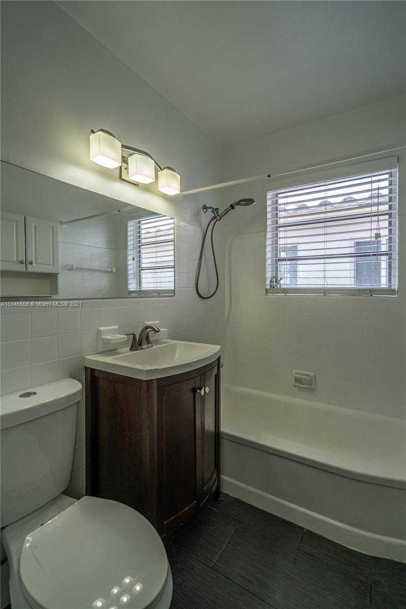 Small Image of 7746 Carlyle Ave, Miami Beach, FL 33141, USA Number 48