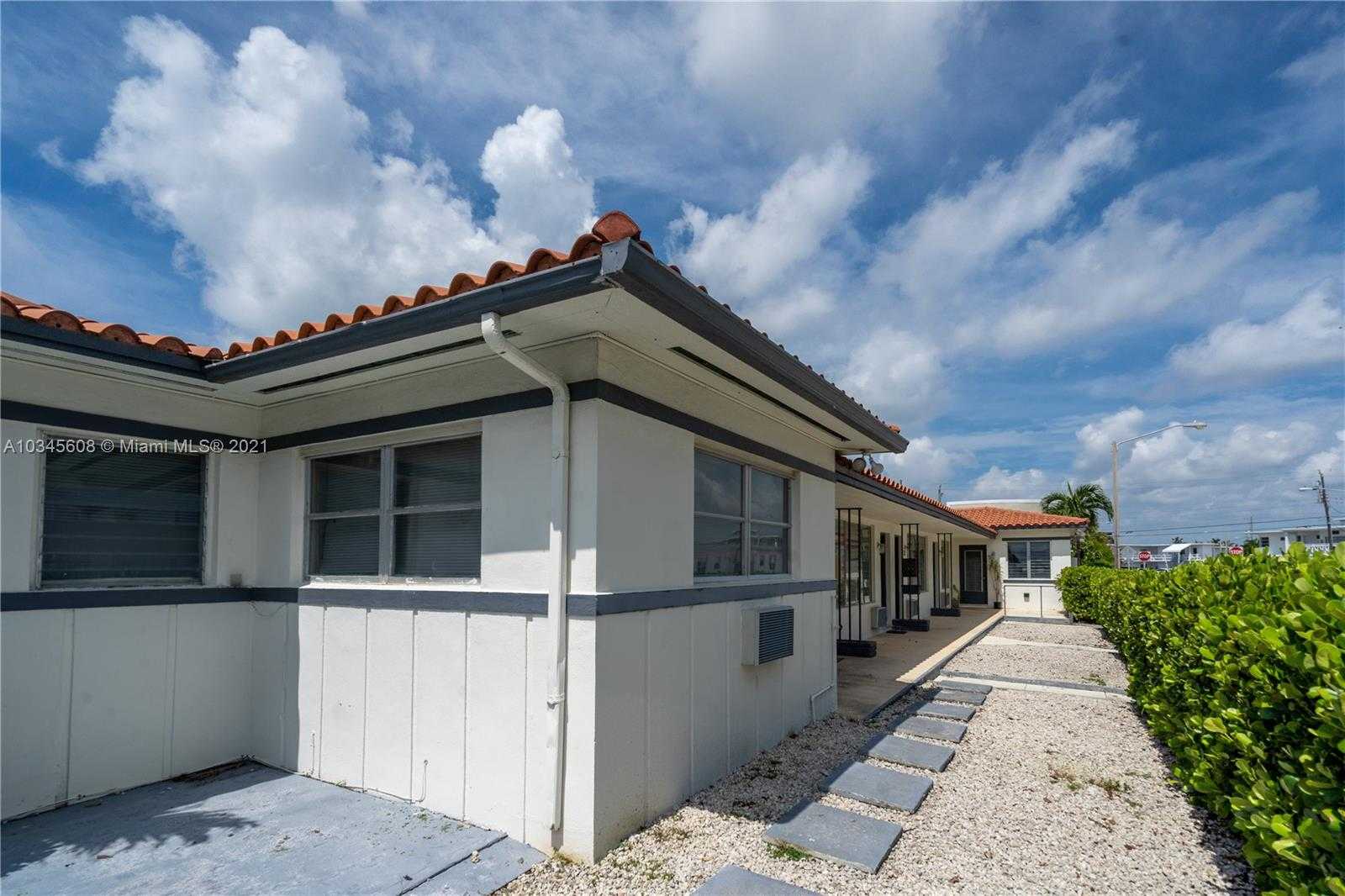 Small Image of 7746 Carlyle Ave, Miami Beach, FL 33141, USA Number 5