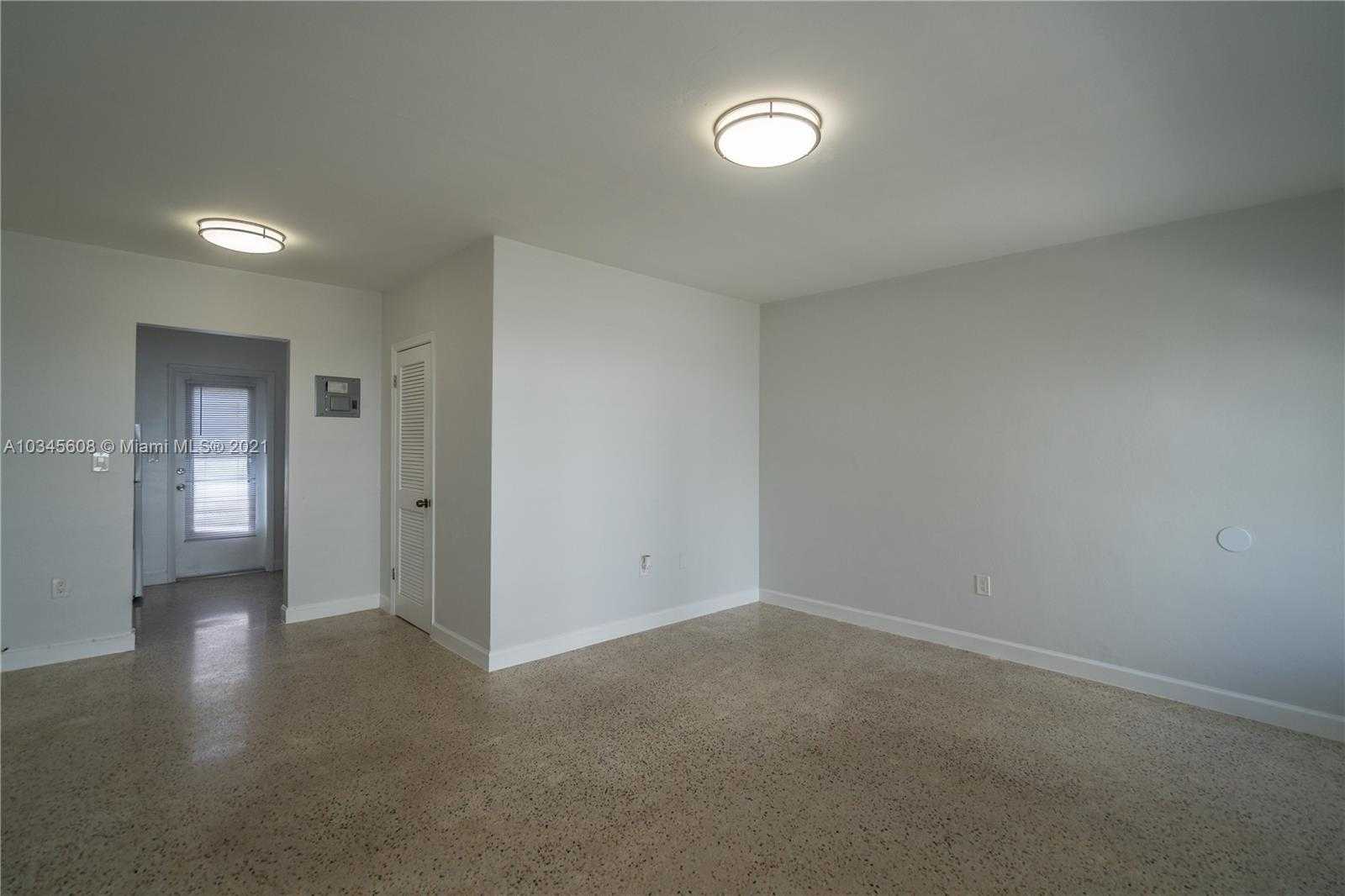 Small Image of 7746 Carlyle Ave, Miami Beach, FL 33141, USA Number 9
