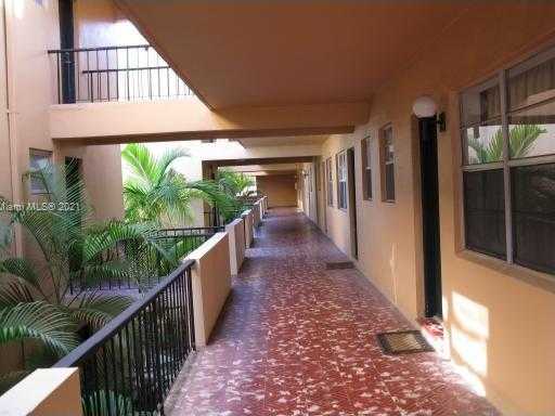 Small Image of 690 NE 123rd St, North Miami, FL 33161, USA Number 5