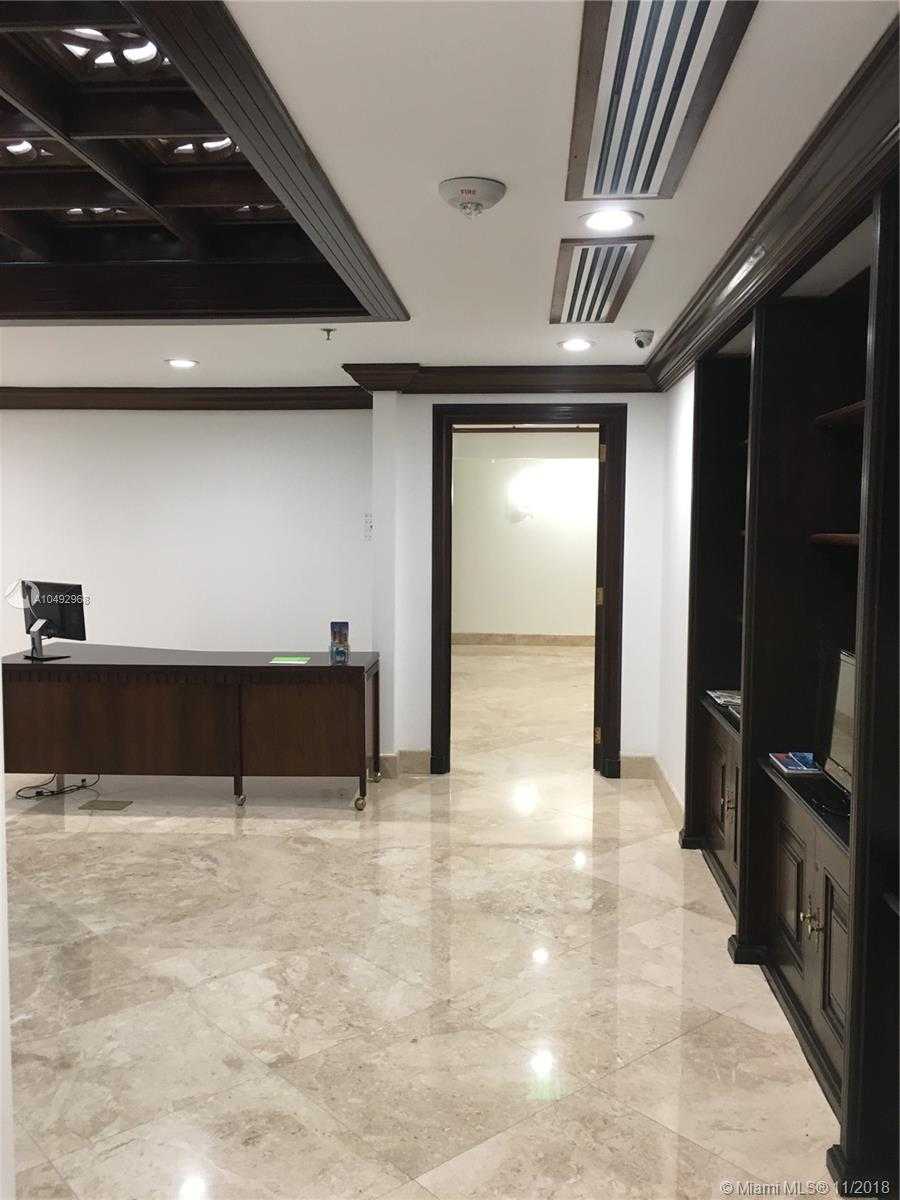 Small Image of 111 NE 1st Ave, Miami, FL 33132, USA Number 3