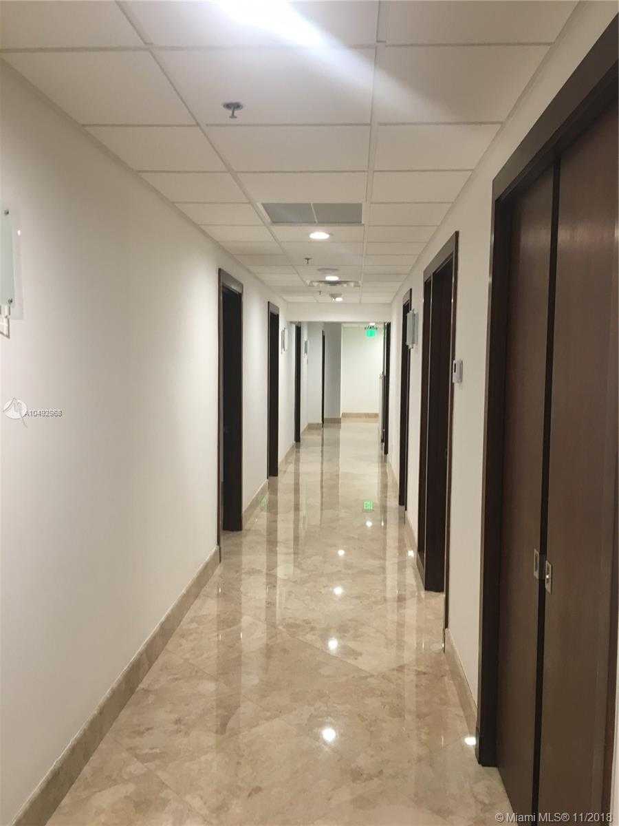 Small Image of 111 NE 1st Ave, Miami, FL 33132, USA Number 4