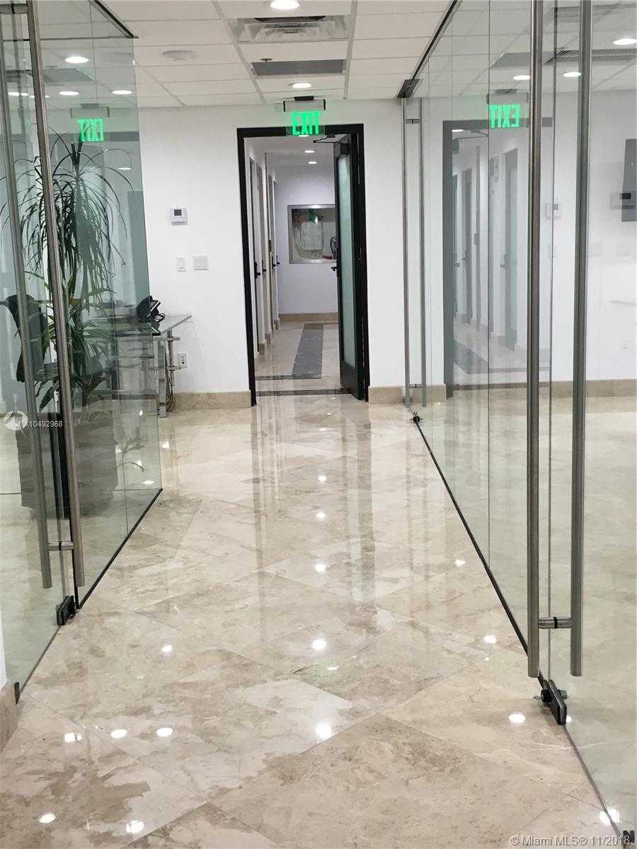 Small Image of 111 NE 1st Ave, Miami, FL 33132, USA Number 5