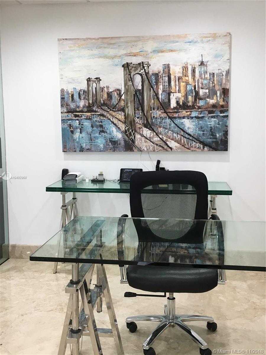 Small Image of 111 NE 1st Ave, Miami, FL 33132, USA Number 6