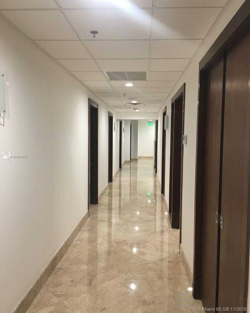 Small Image of 111 NE 1st Ave, Miami, FL 33132, USA Number 4