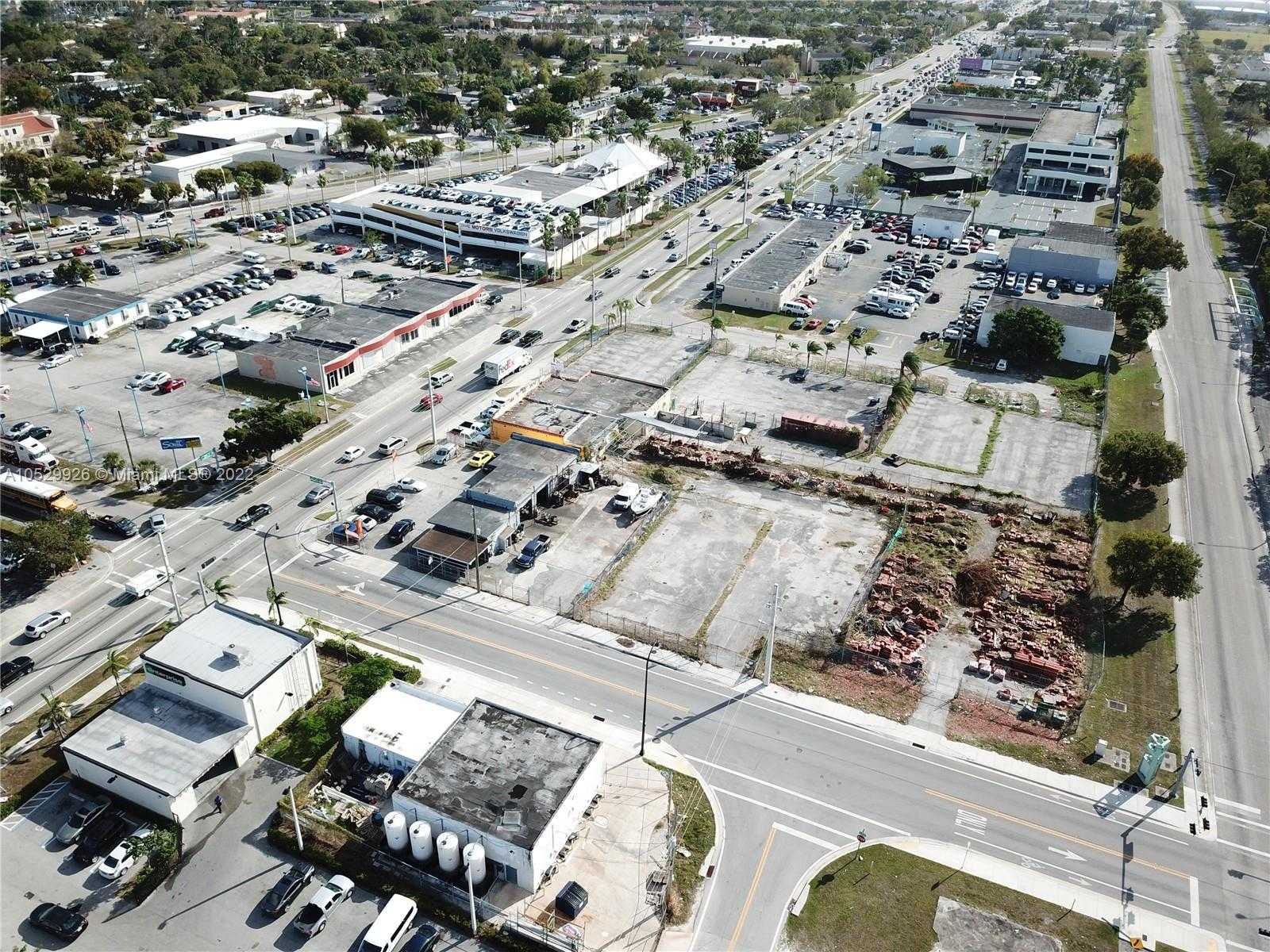 Small Image of 17832 S Dixie Hwy, Miami, FL 33157, USA Number 2