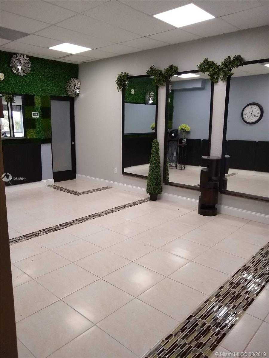 Small Image of 2441 NW 93rd Ave, Doral, FL 33172, USA Number 2